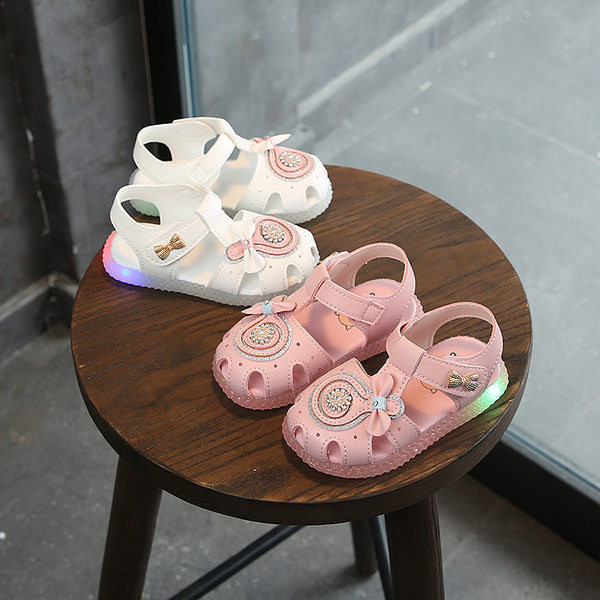 Бебешки сандали с панделка и лепенки за момичета 