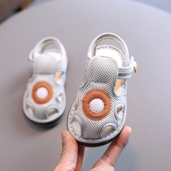 Pehme tallaga beebisandaalid poistele