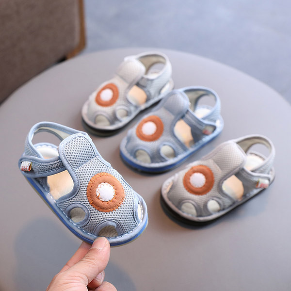 Pehme tallaga beebisandaalid poistele