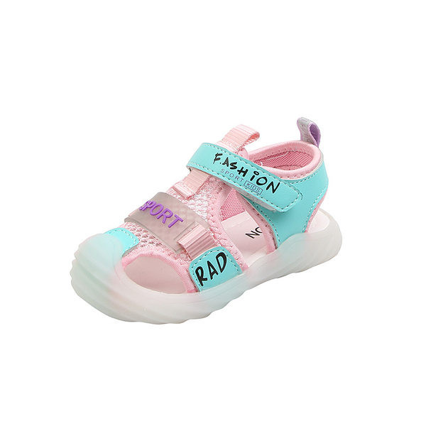 Lappide ja helendava tallaga beebisandaalid