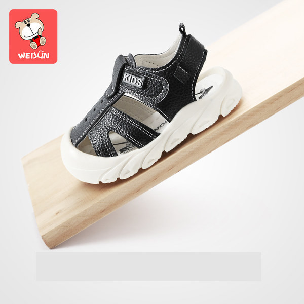 Suvised beebisandaalid ökonahast ja plaastritest