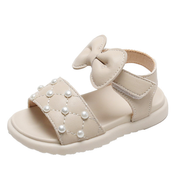 Takjakinnitusega, pärlite ja paelaga beebisandaalid