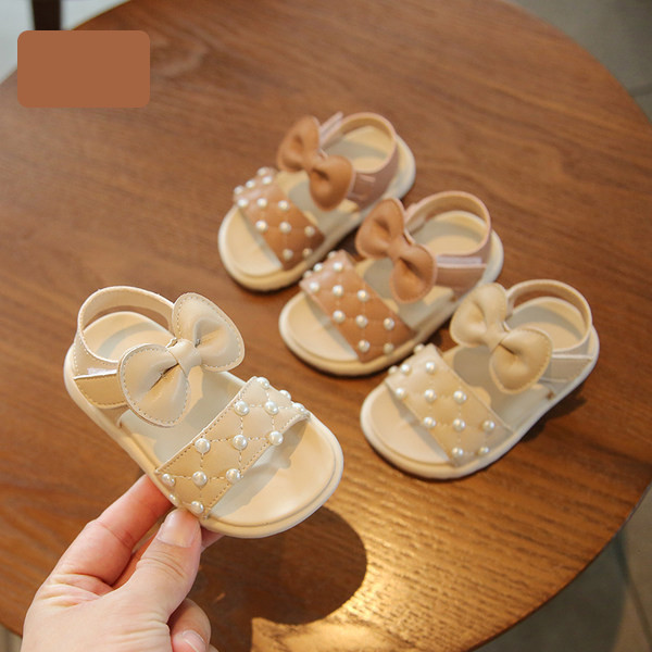 Takjakinnitusega, pärlite ja paelaga beebisandaalid