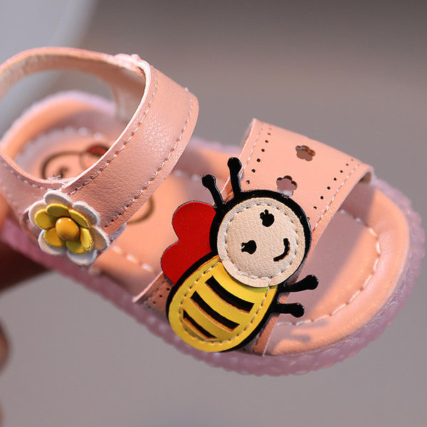 Mitmes värvitoonis 3D-elemendiga laste vabaaja sandaalid