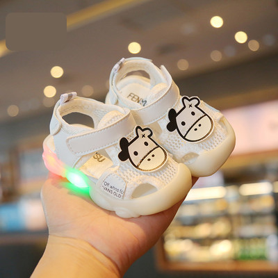 Бебешки затворени сандали с 3D апликация 