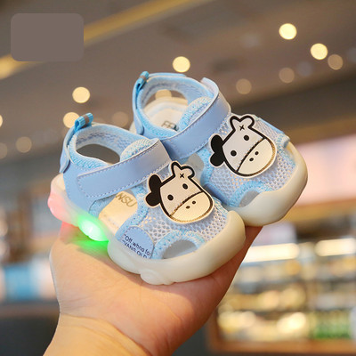 Бебешки затворени сандали с 3D апликация 