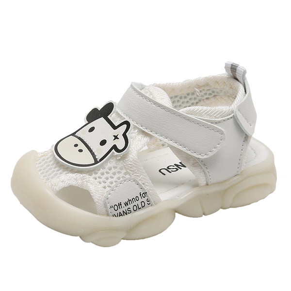 Бебешки затворени сандали с 3D апликация 