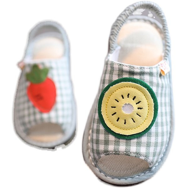 Ruudulised kummiga beebisandaalid