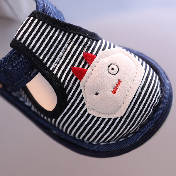 Бебешки сандали с лепенка и 3D елемент