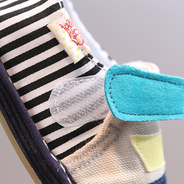 Kleebistega hingavad beebikingad