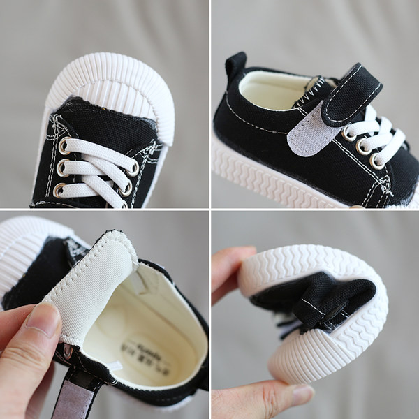 Beebi lõuendist kingad paelte ja libisemiskindla tallaga