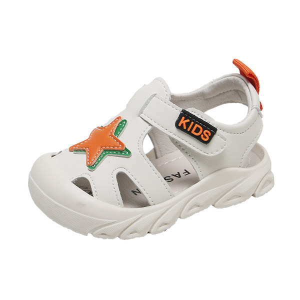 Täheaplikatsiooni ja takjakinnitusega beebisandaalid poistele