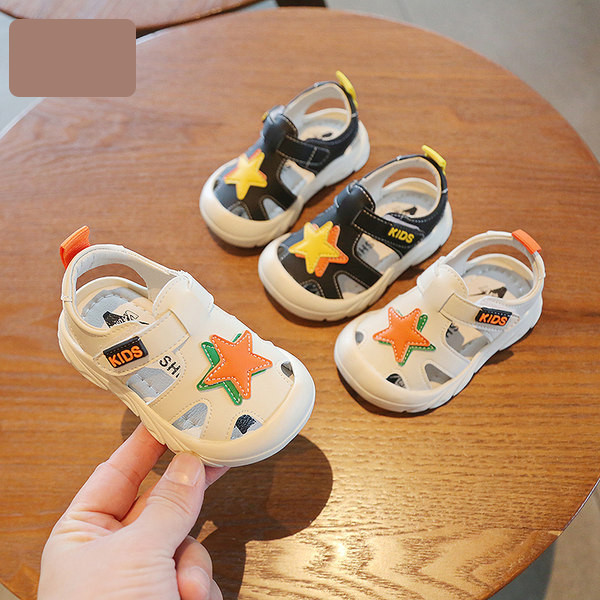 Täheaplikatsiooni ja takjakinnitusega beebisandaalid poistele