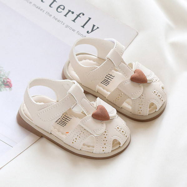 Eko-nahast beebisandaalid paela ja takjapaelaga