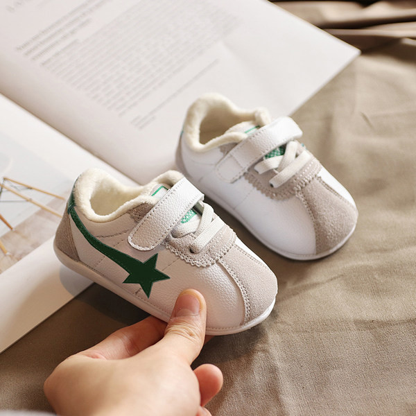 Lapiku ja lameda tallaga beebikingad