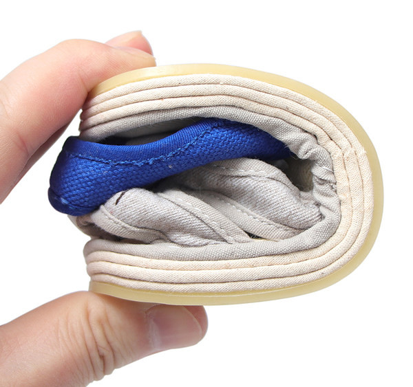 Beebi sandaalid takjakinnituse ja aplikatsiooniga