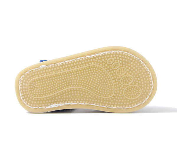 Beebi sandaalid takjakinnituse ja aplikatsiooniga