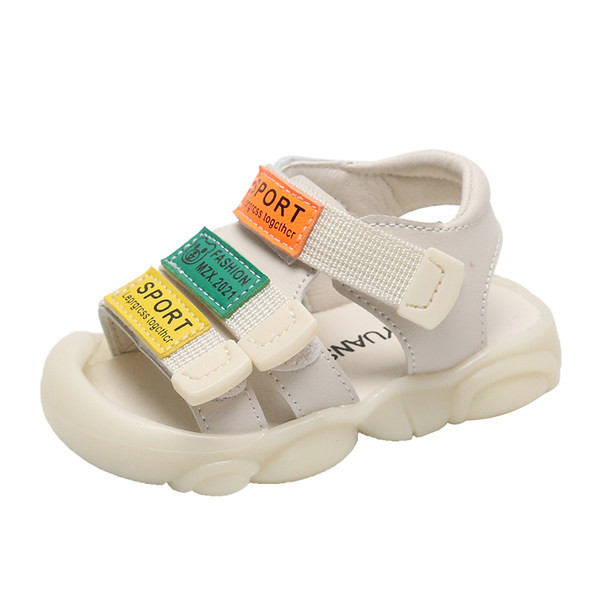 Helendavad beebisandaalid takjakinnituse ja kirjaga