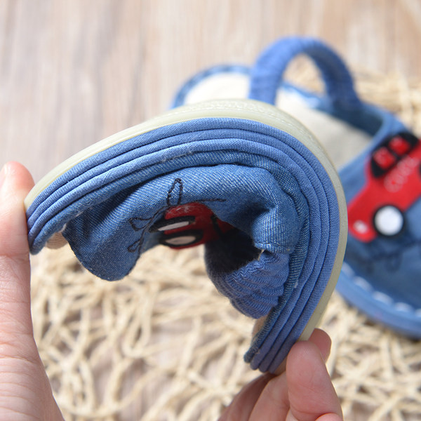 Pehme tallaga beebisandaalid poistele - kaks mudelit