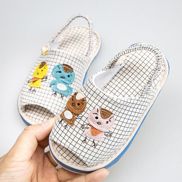 Карирани бебешки сандали с емблема и ластик