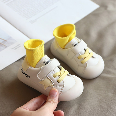 Kleebiste ja paeltega vabaaja lastejalatsid