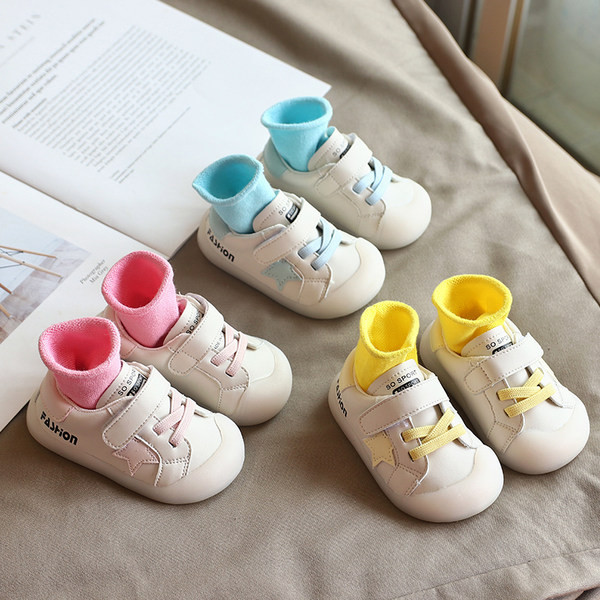 Kleebiste ja paeltega vabaaja lastejalatsid