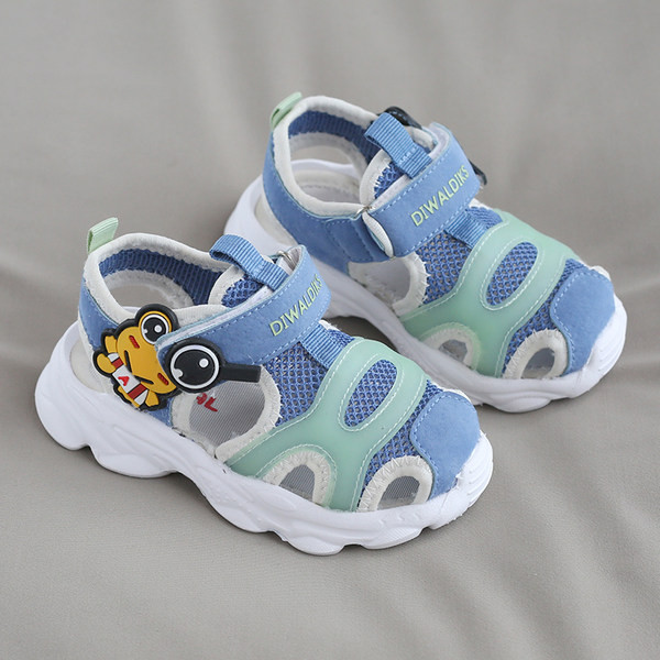 Uus mudel takjakinnituse ja 3D-rakendusega beebisandaalid tüdrukutele ja poistele