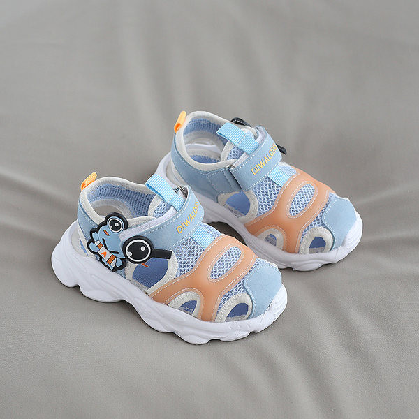 Uus mudel takjakinnituse ja 3D-rakendusega beebisandaalid tüdrukutele ja poistele