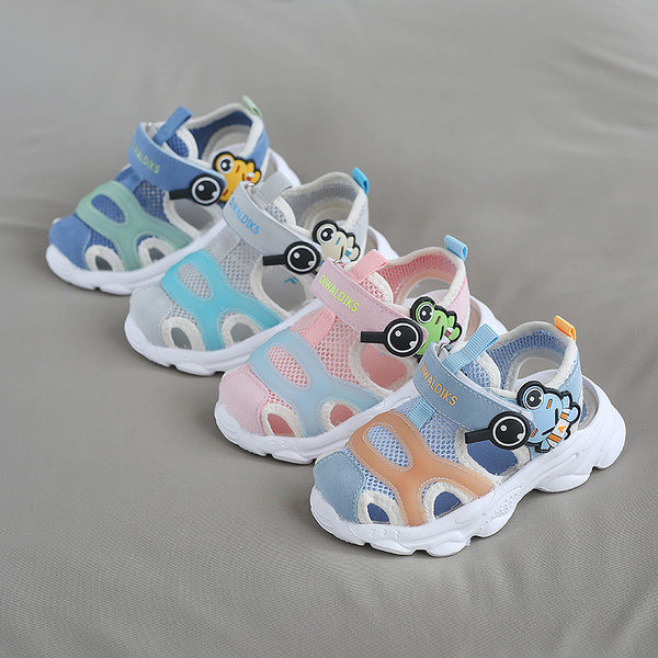 Uus mudel takjakinnituse ja 3D-rakendusega beebisandaalid tüdrukutele ja poistele