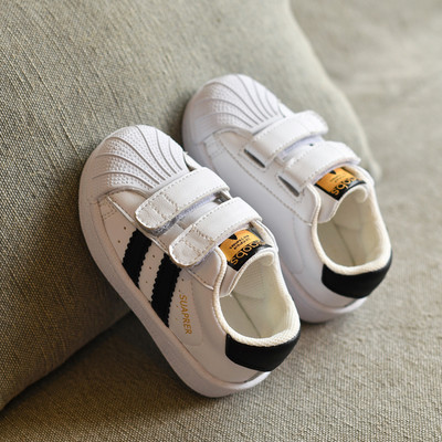 Kleebiste ja embleemiga laste vabaajajalatsid