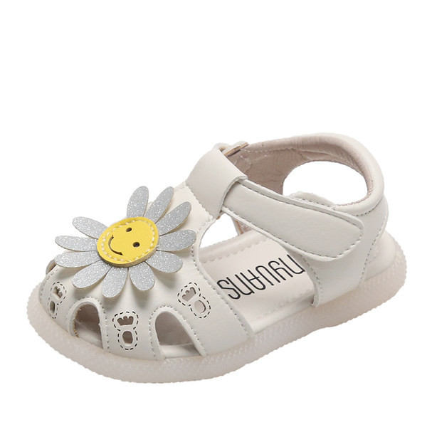 Takjakinnituse ja aplikatsiooniga ökonahast beebisandaalid