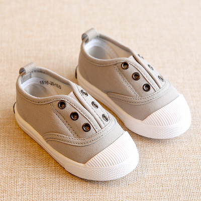 Kangast ilma sidemeteta kevadised beebitossud