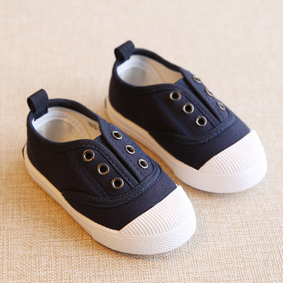 Kangast ilma sidemeteta kevadised beebitossud