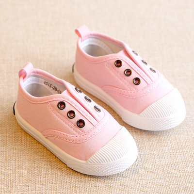 Kangast ilma sidemeteta kevadised beebitossud