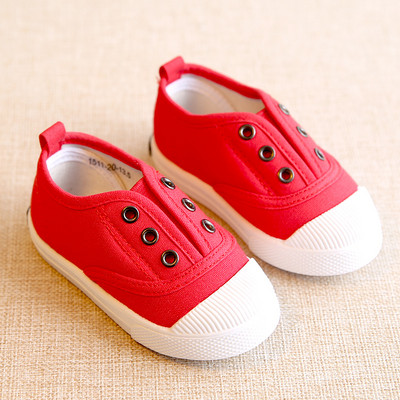 Kangast ilma sidemeteta kevadised beebitossud