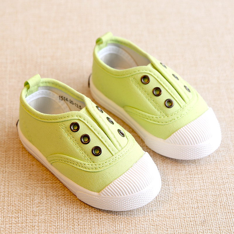 Kangast ilma sidemeteta kevadised beebitossud