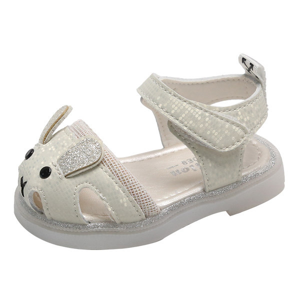 Beebisandaalid tüdrukutele takjakinnituse ja 3D aplikatsiooniga