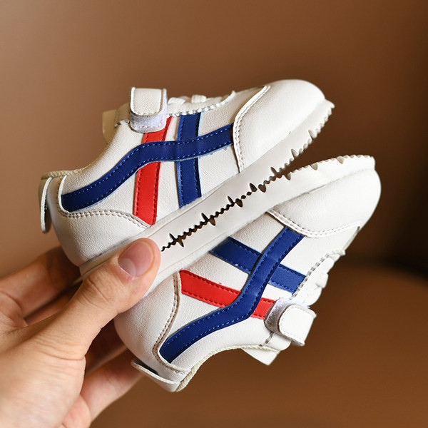 Valged kleebistega beebikingad