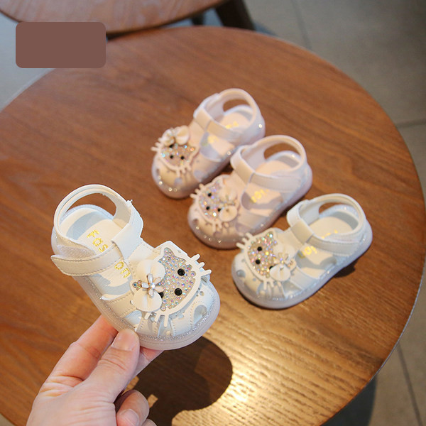 Aplikatsiooni ja kivikestega vabaaja sandaalid beebidele