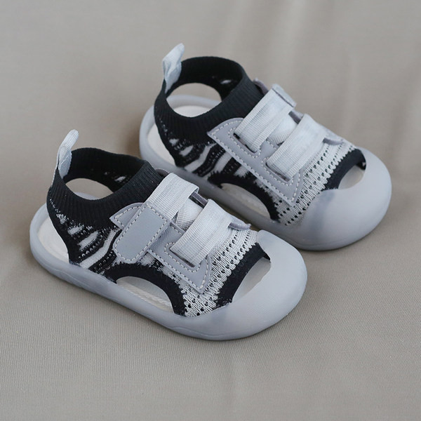 Praegused pehme talla ja takjakinnitusega beebiriidest sandaalid