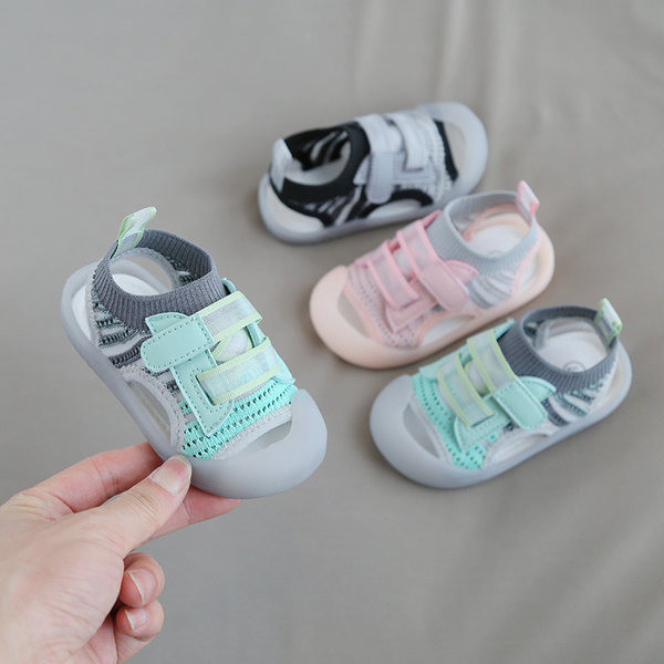 Praegused pehme talla ja takjakinnitusega beebiriidest sandaalid