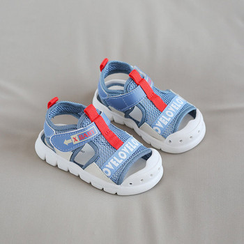 Бебешки мрежести сандали с надписи 