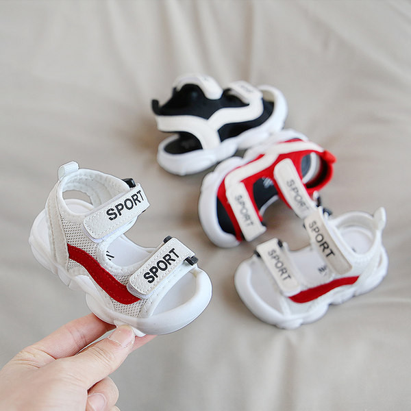 Beebi riidest sandaalid kirjade ja küljeäärtega