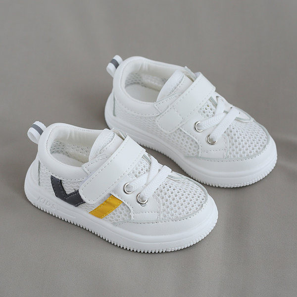 Valged võrgusilma ja paeltega beebitossud