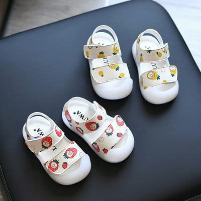 Модерни бебешки сандали с апликация и лепенки 