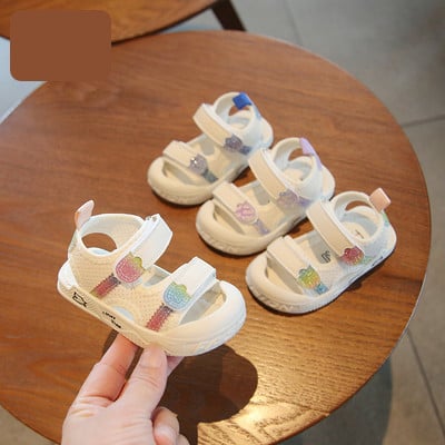 Бебешки сандали с равна подметка и велкро закопчаване 