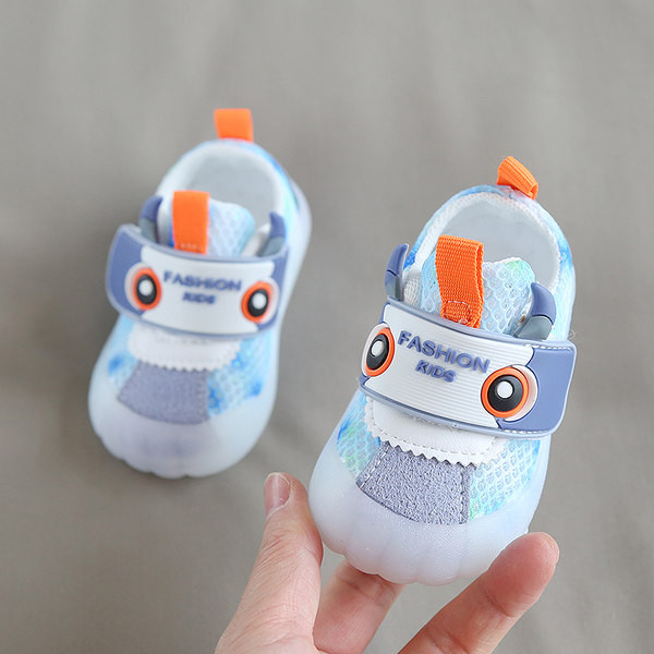 Beebi kingad pealkirjade ja takjapaelaga