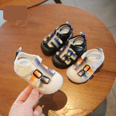 Бебешки затворени сандали с цветни каишки и велкро закопчаване 
