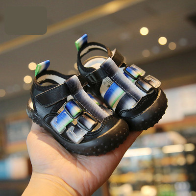 Бебешки затворени сандали с цветни каишки и велкро закопчаване 