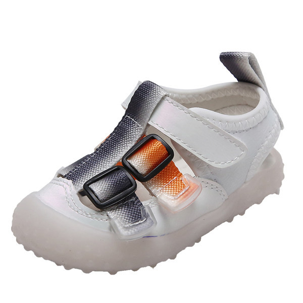 Бебешки затворени сандали с цветни каишки и велкро закопчаване 